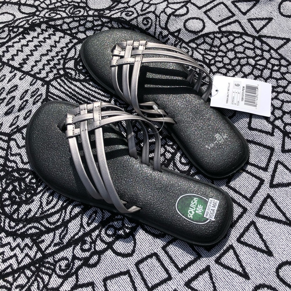 ✨NWT Sanuk Silver Sandals